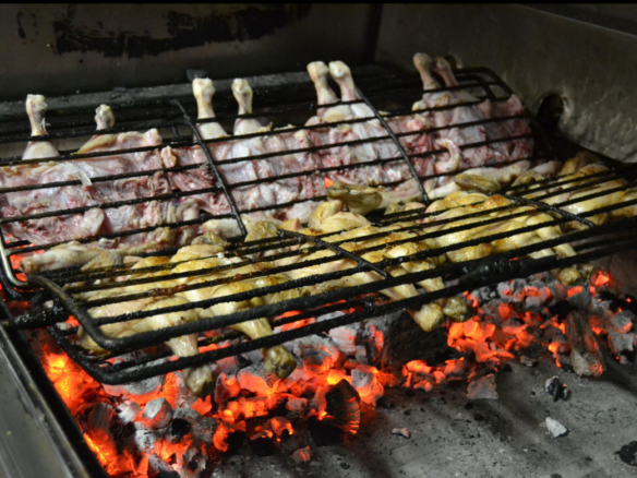 Pollos haciéndose a la Brasa en Mr Frango